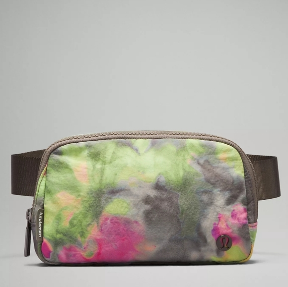 lululemon athletica Handbags - Lululemon Everywhere Belt Bag